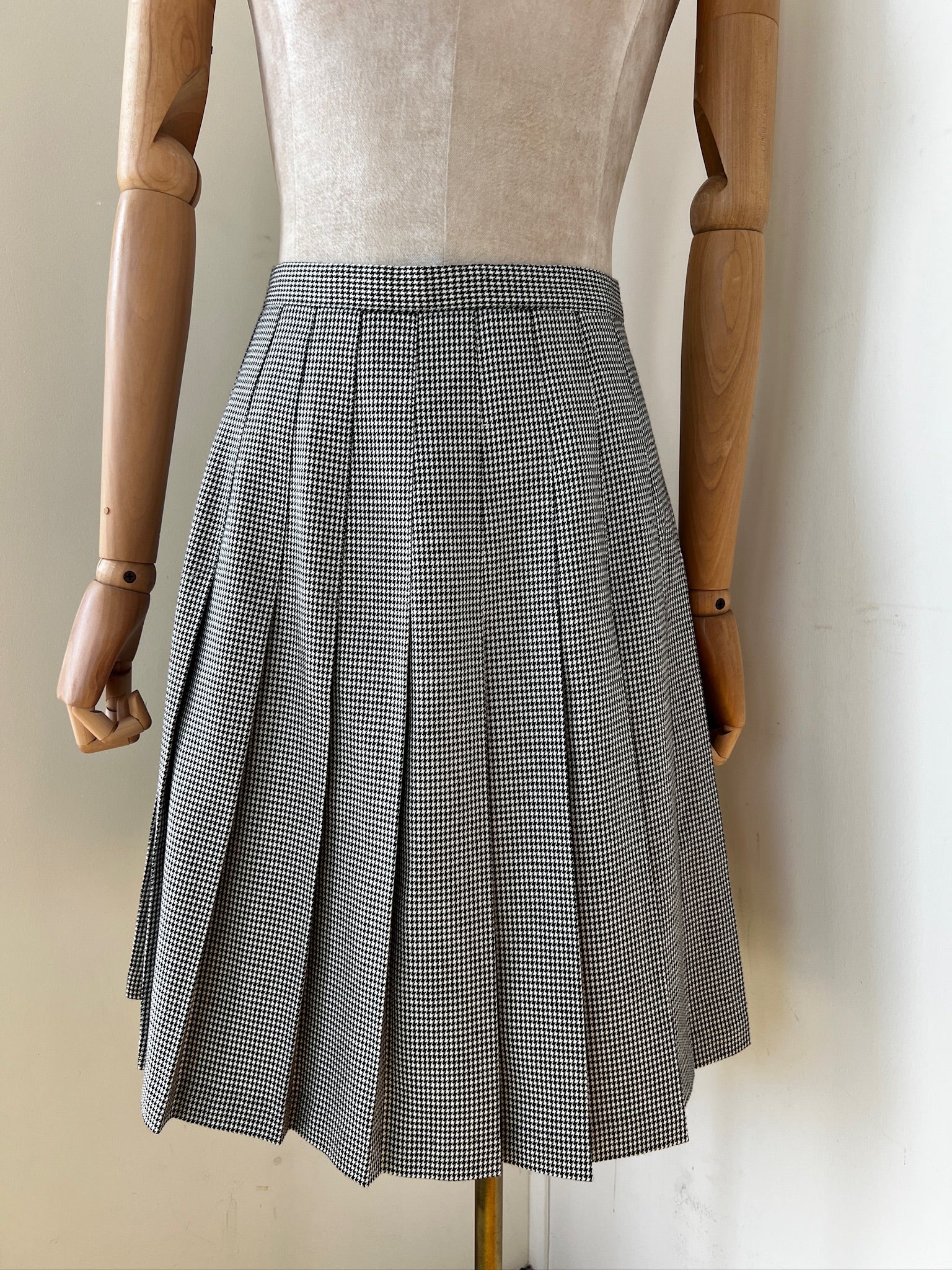 Houndstooth Pleated Skirt