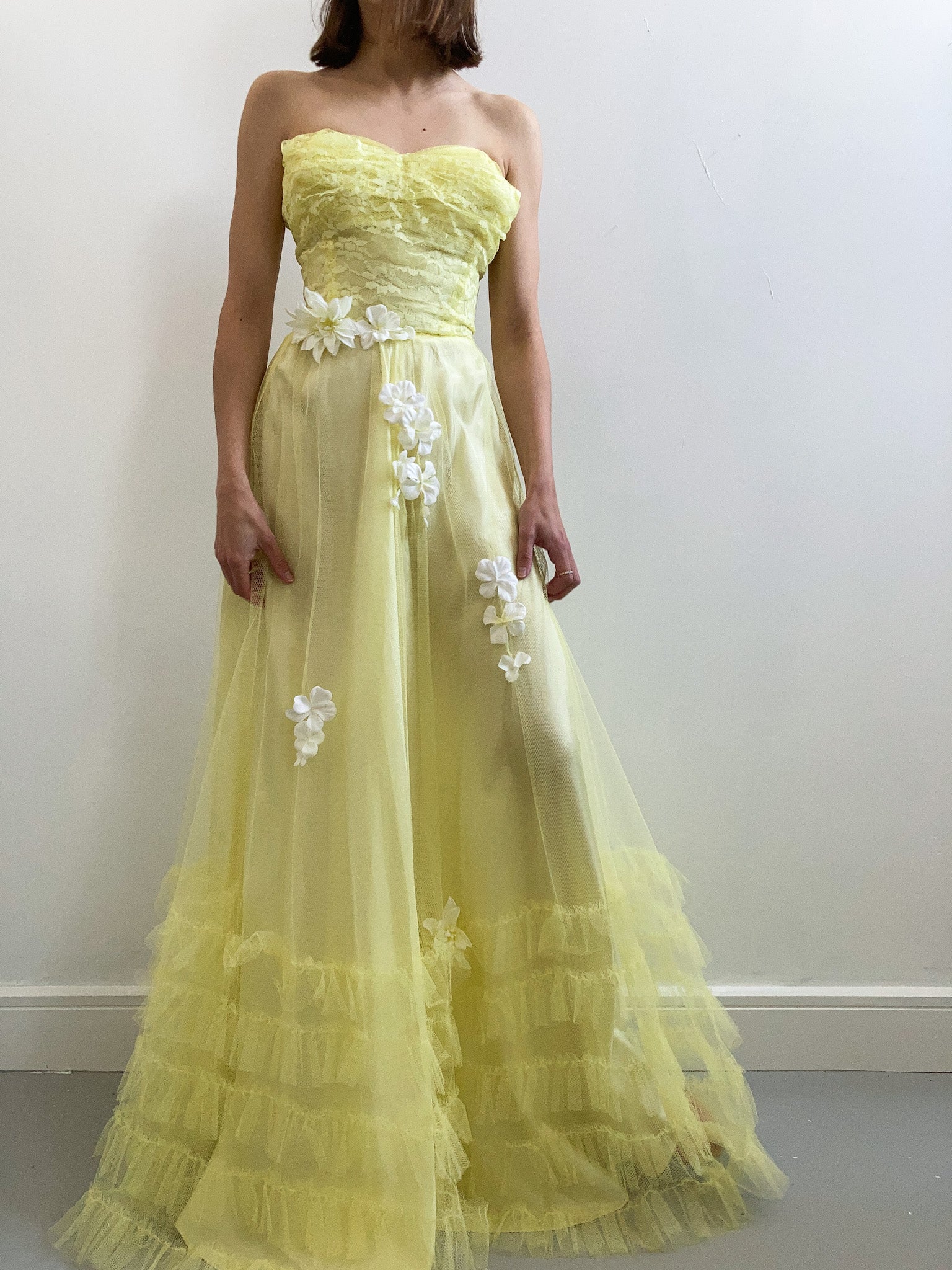 1930s Yellow Sweetheart Net and Flower Gown