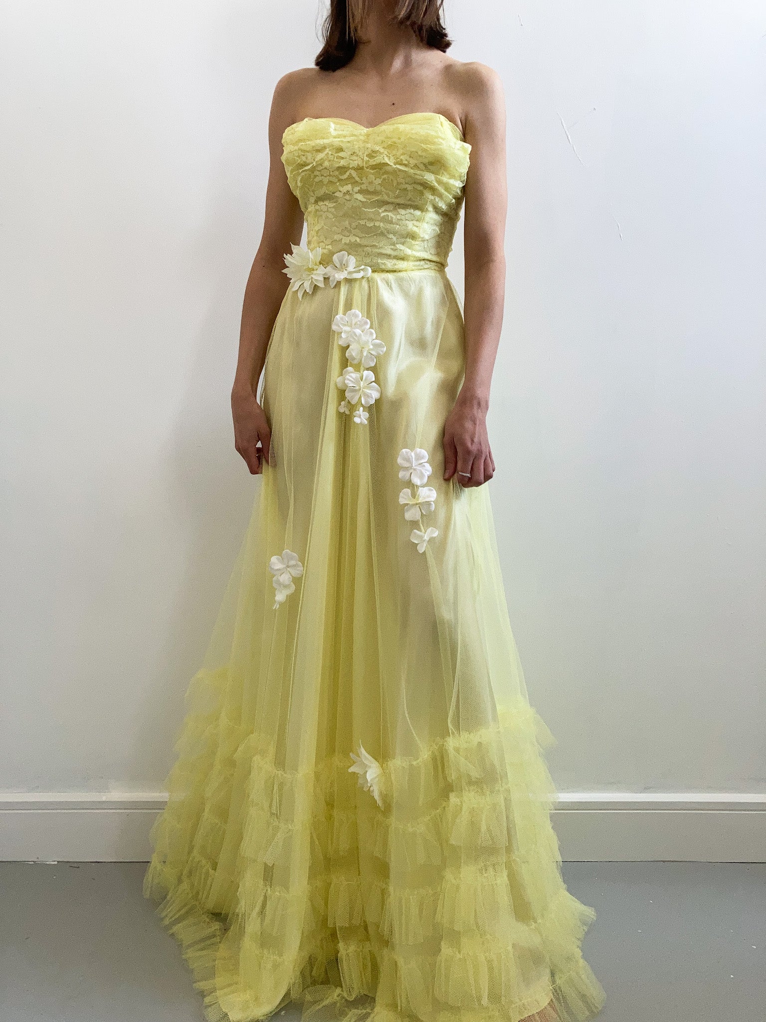 1930s Yellow Sweetheart Net and Flower Gown