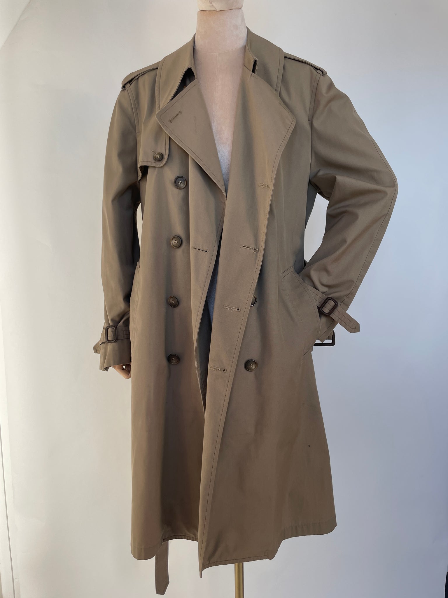 CLASSIC TAUPE TRENCH COAT