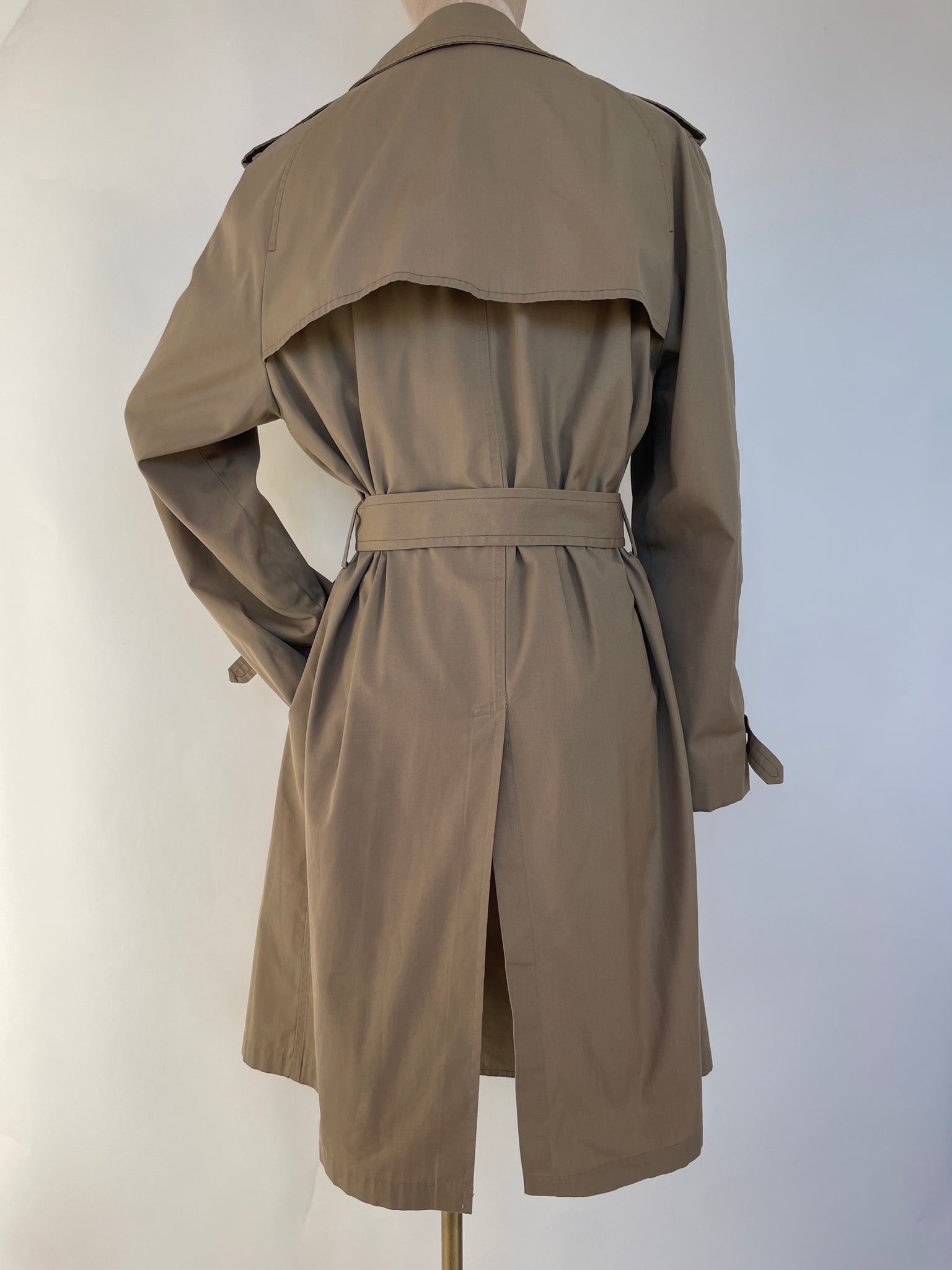 CLASSIC TAUPE TRENCH COAT