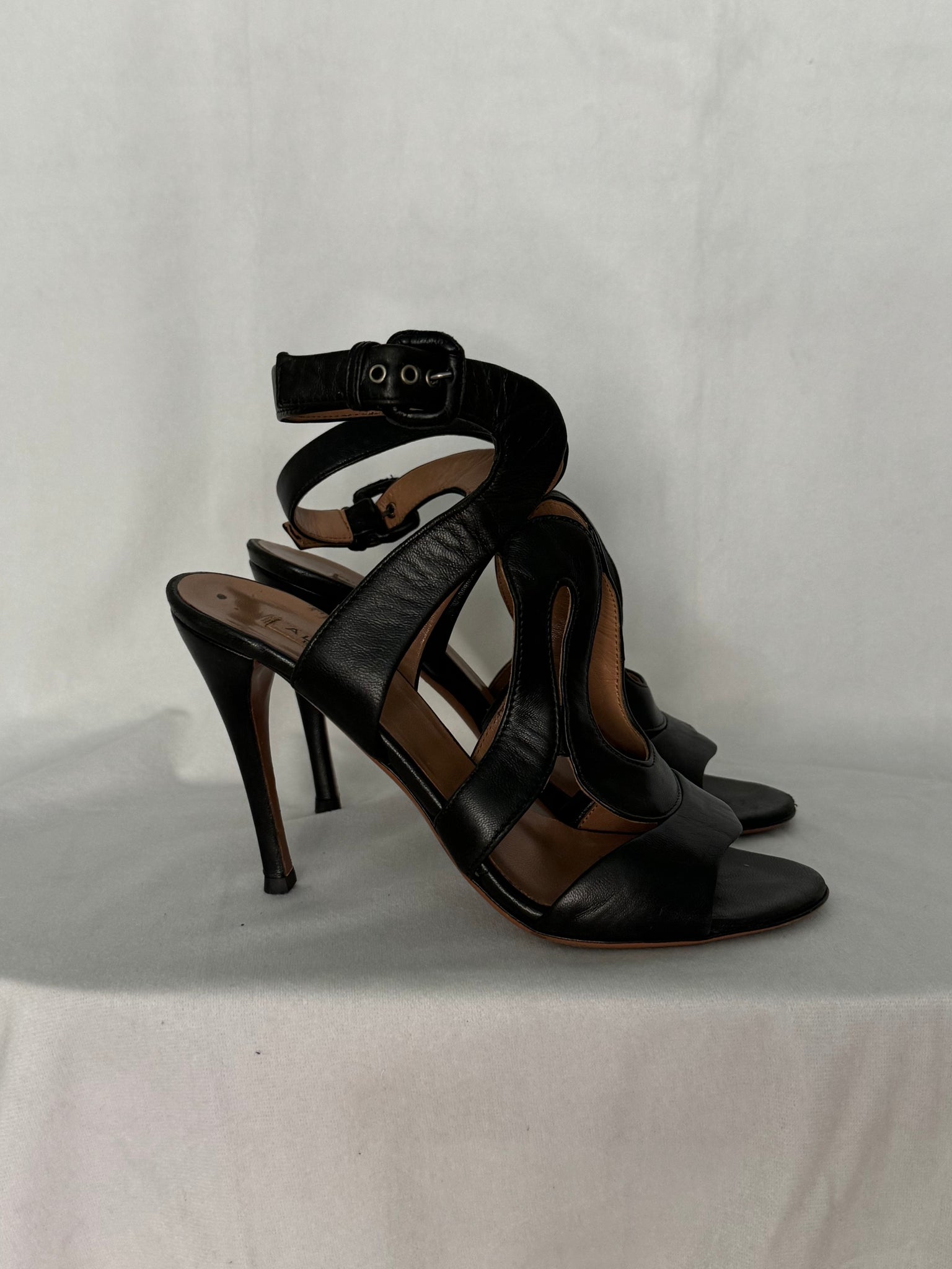 Alaia Cut-Out Heel