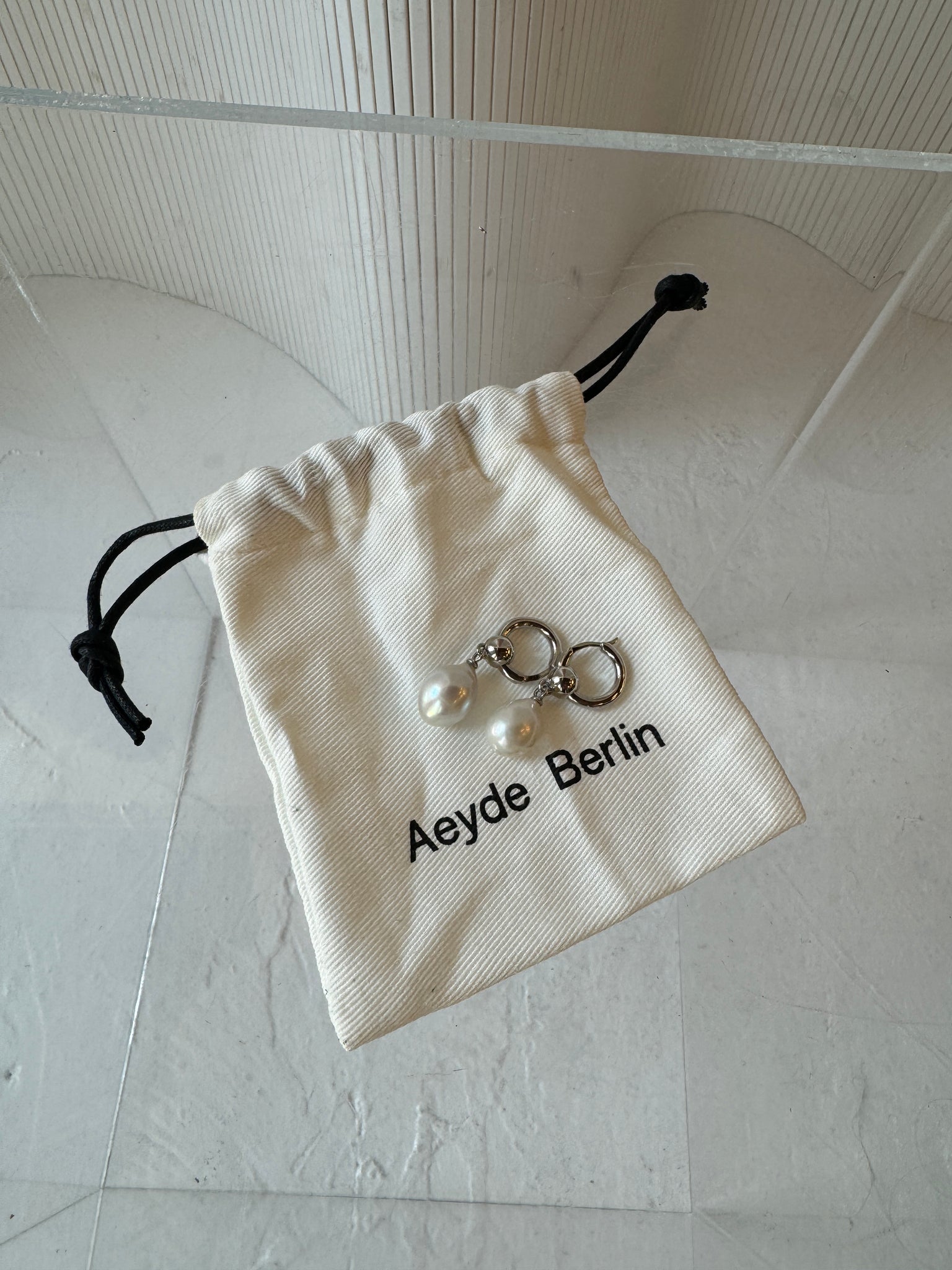 Aeyde Berlin pearl & silver earring