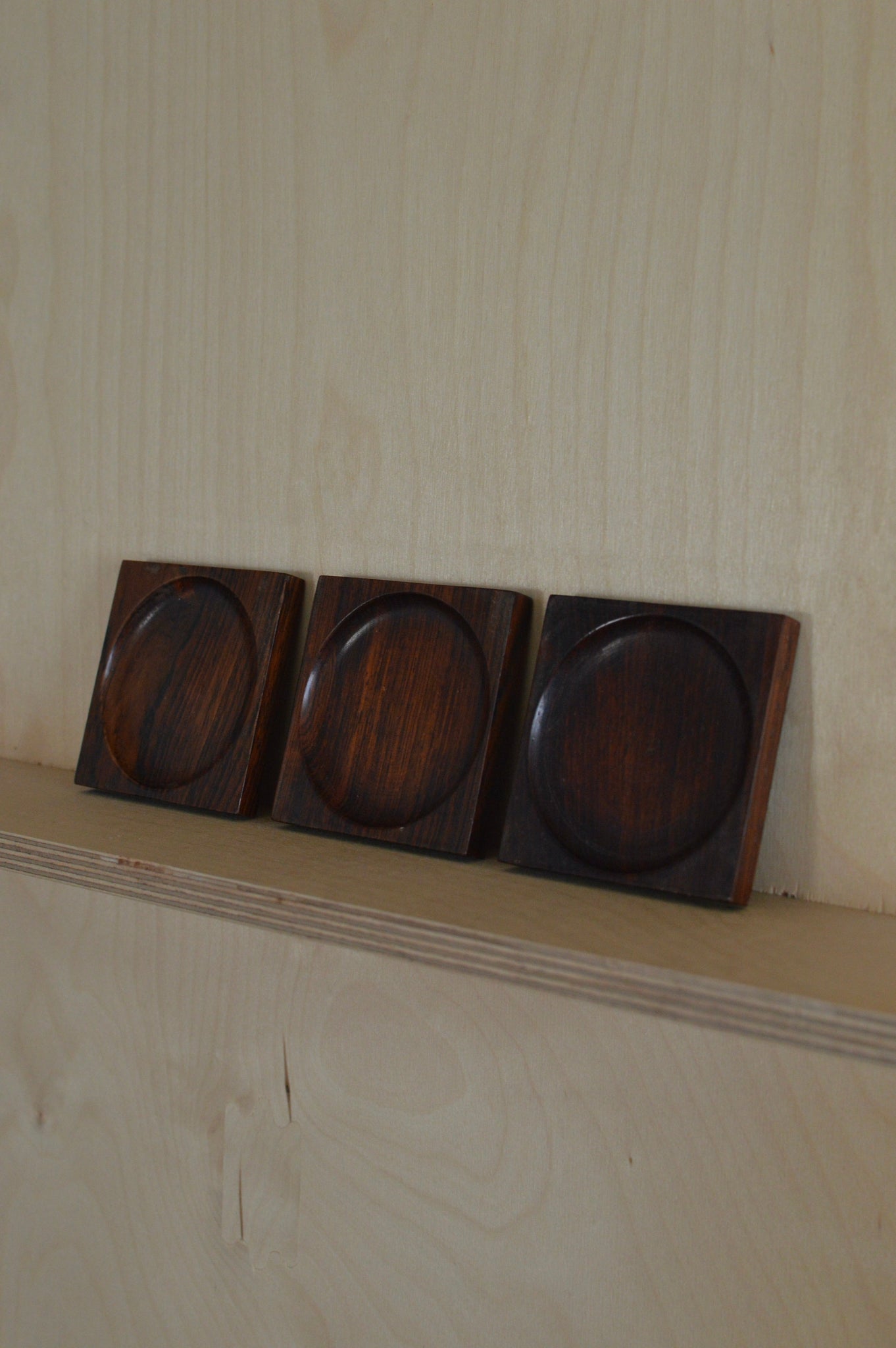 WALNUT COASTER SET